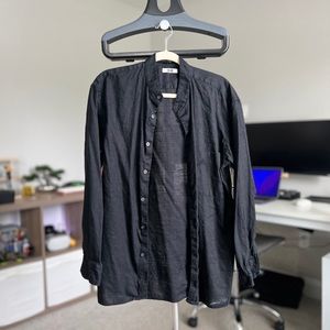 Uniqlo Shirt in a Size Small